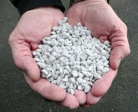  Perlite: Vật liệu cách nhiệt siêu hạng cho ngành xây dựng hiện đại và ứng dụng trong nông nghiệp thông minh!